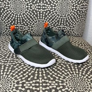 Cat & Jack boys water shoes